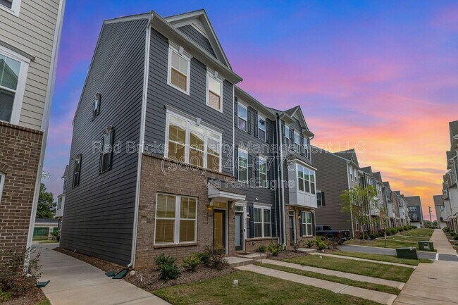 Building Photo - 6122 Cleburne Ct