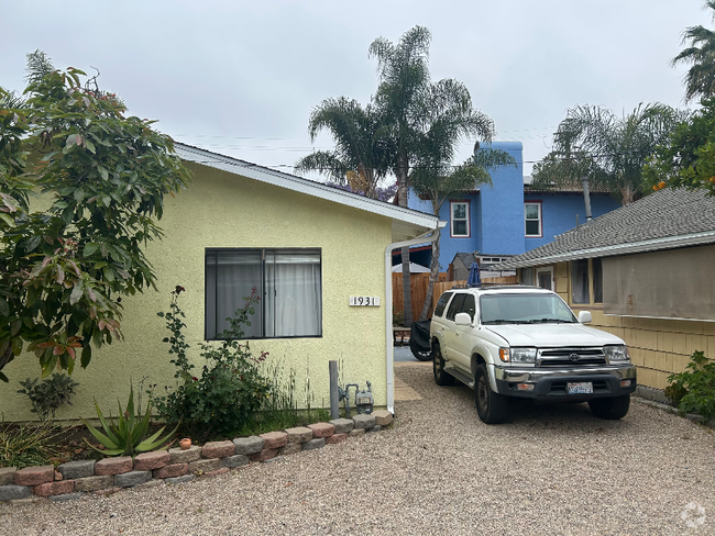 Building Photo - 1931 San Andres St