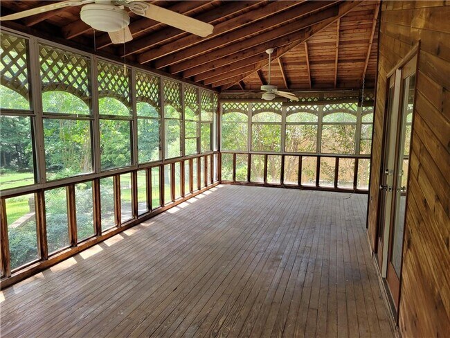 Building Photo - 2800 Davis Rd