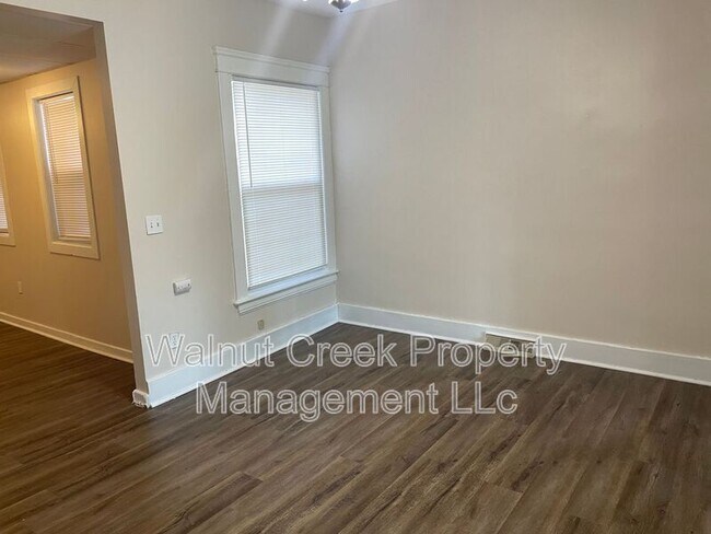 Building Photo - 2105 E 31st St