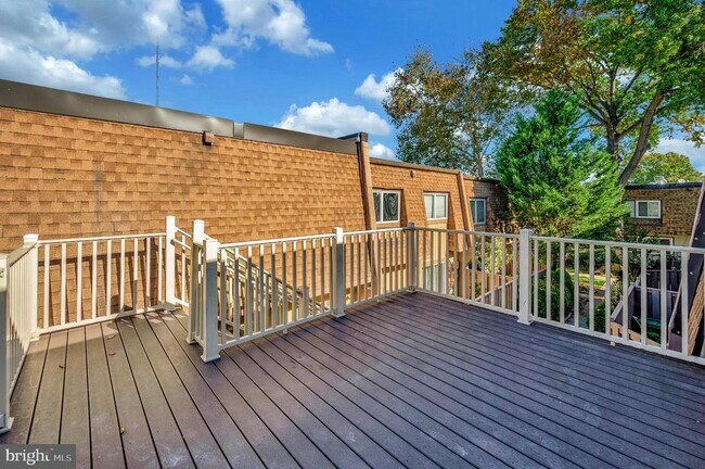 Building Photo - 3890 Mariposa Pl