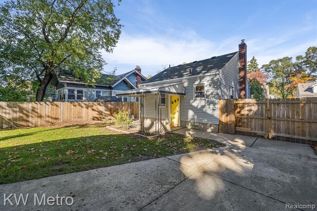 Building Photo - 531 Albany St