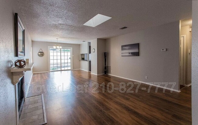Building Photo - 4961 Champlain Dr