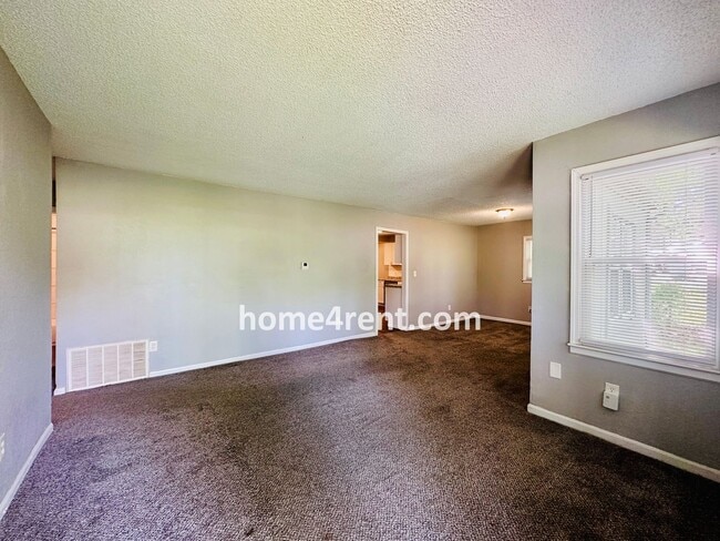 Building Photo - Cozy, Ranch Style Home w/ Stainless Steel ...
