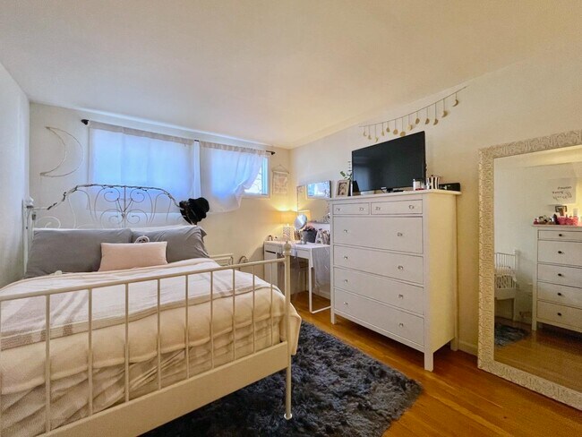 Building Photo - 707 Adams St