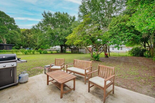Building Photo - Charming 3-Bed home with 2.5 Baths in Fort Walton Beach – Your Ideal Coastal Retreat!