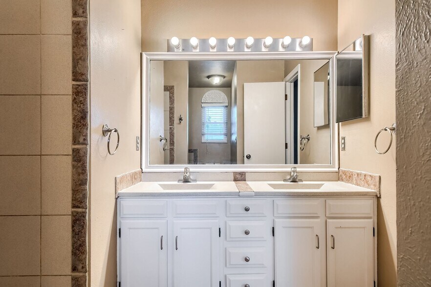 Building Photo - 3810 S Atchison Way