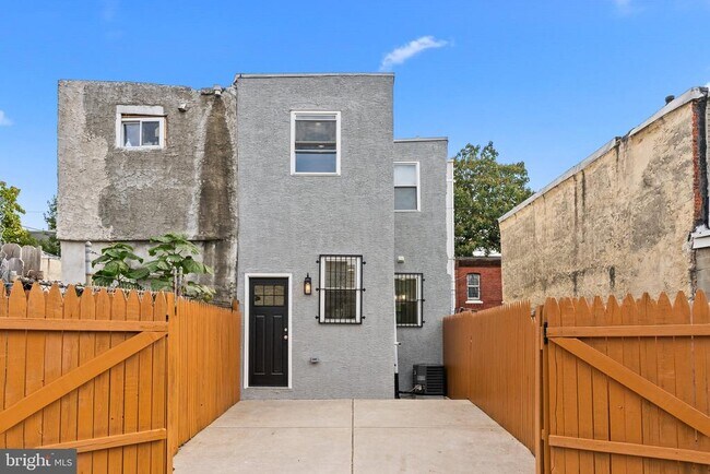 Building Photo - 2142 N Percy St