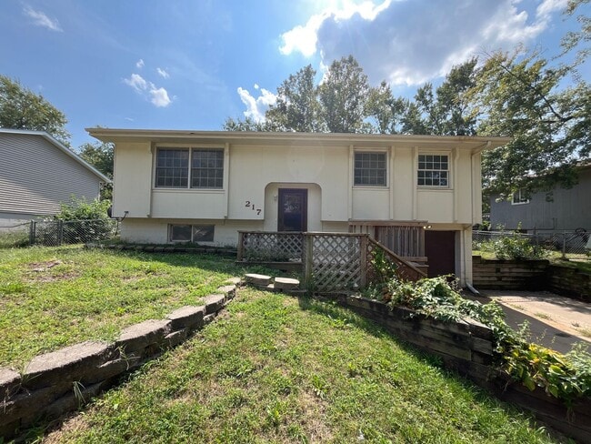 Primary Photo - Amazing Lavista home waiting for you