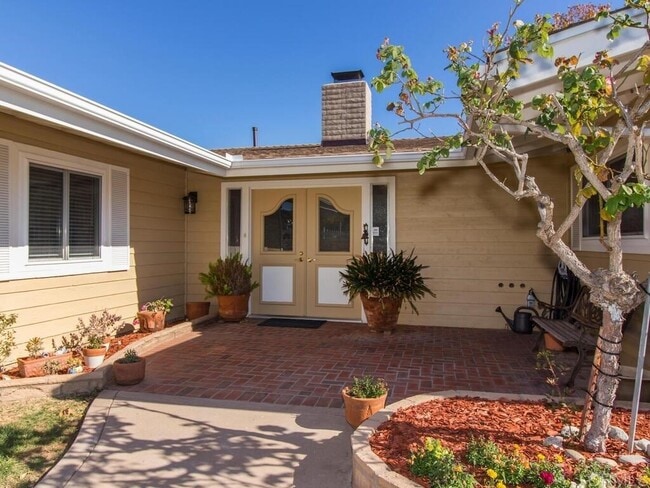 Building Photo - 648 Morro Rd