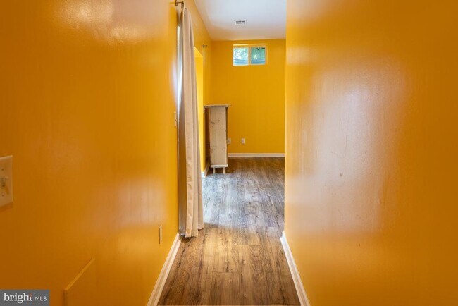Building Photo - 1611 Avenue B