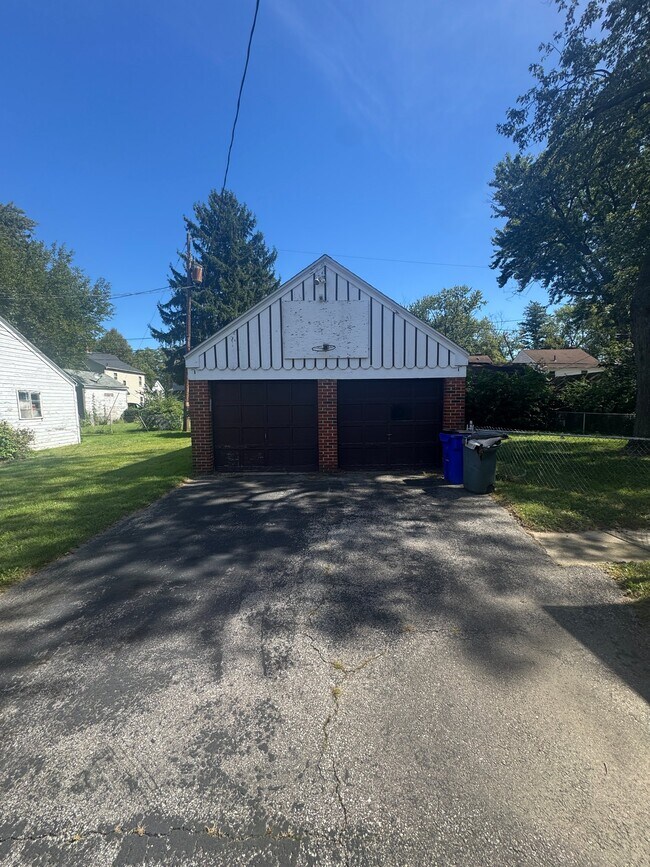 Building Photo - 922 Secor Rd