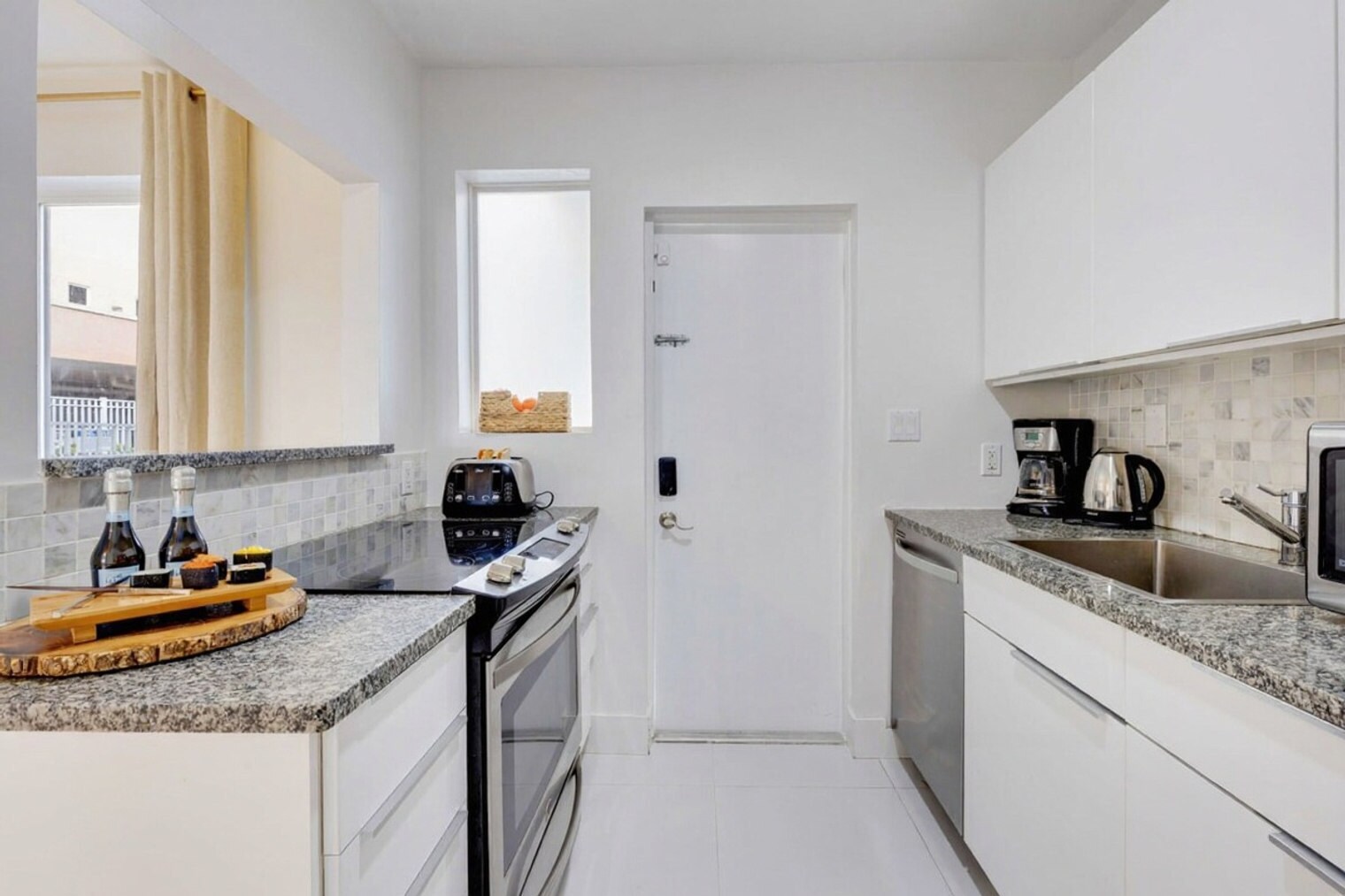 Building Photo - 809 S Ocean Dr