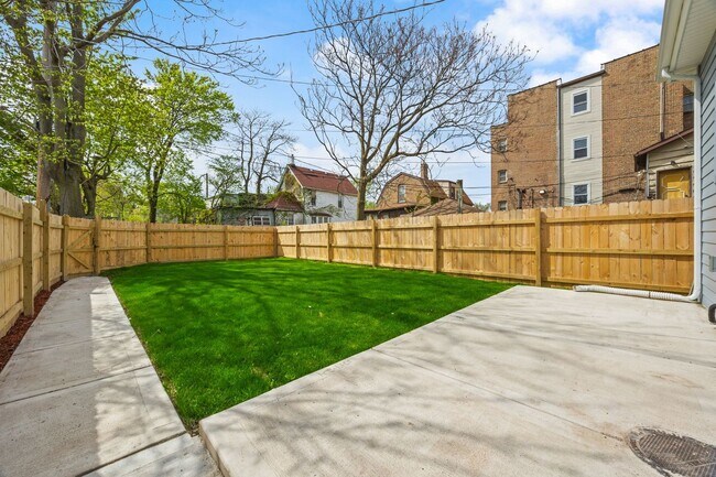 Building Photo - 7010 S Prairie Ave