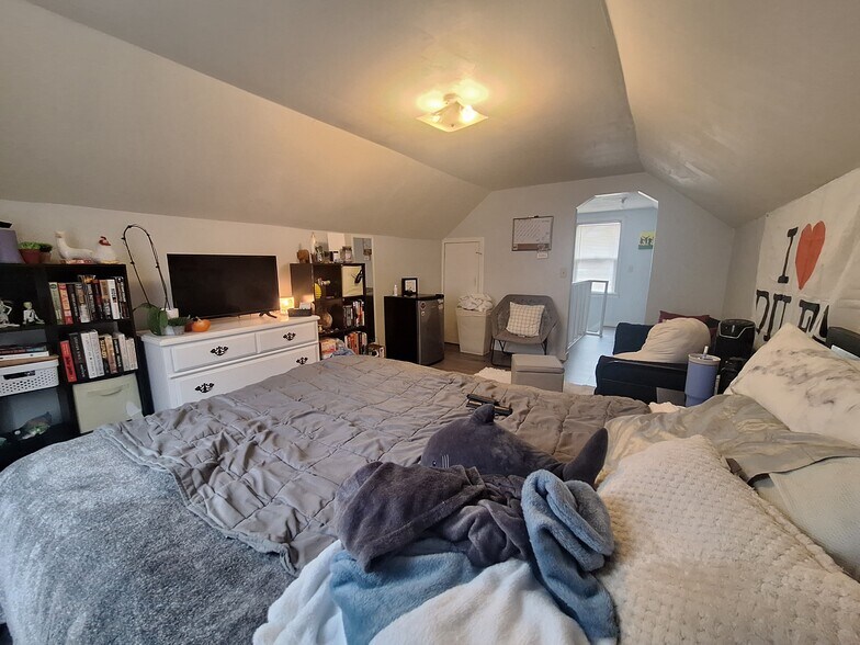 Building Photo - 1103 Highland Ave