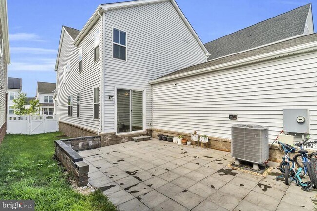 Building Photo - 41919 Spring Air Dr