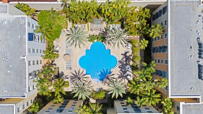 Building Photo - 720 S Sapodilla Ave