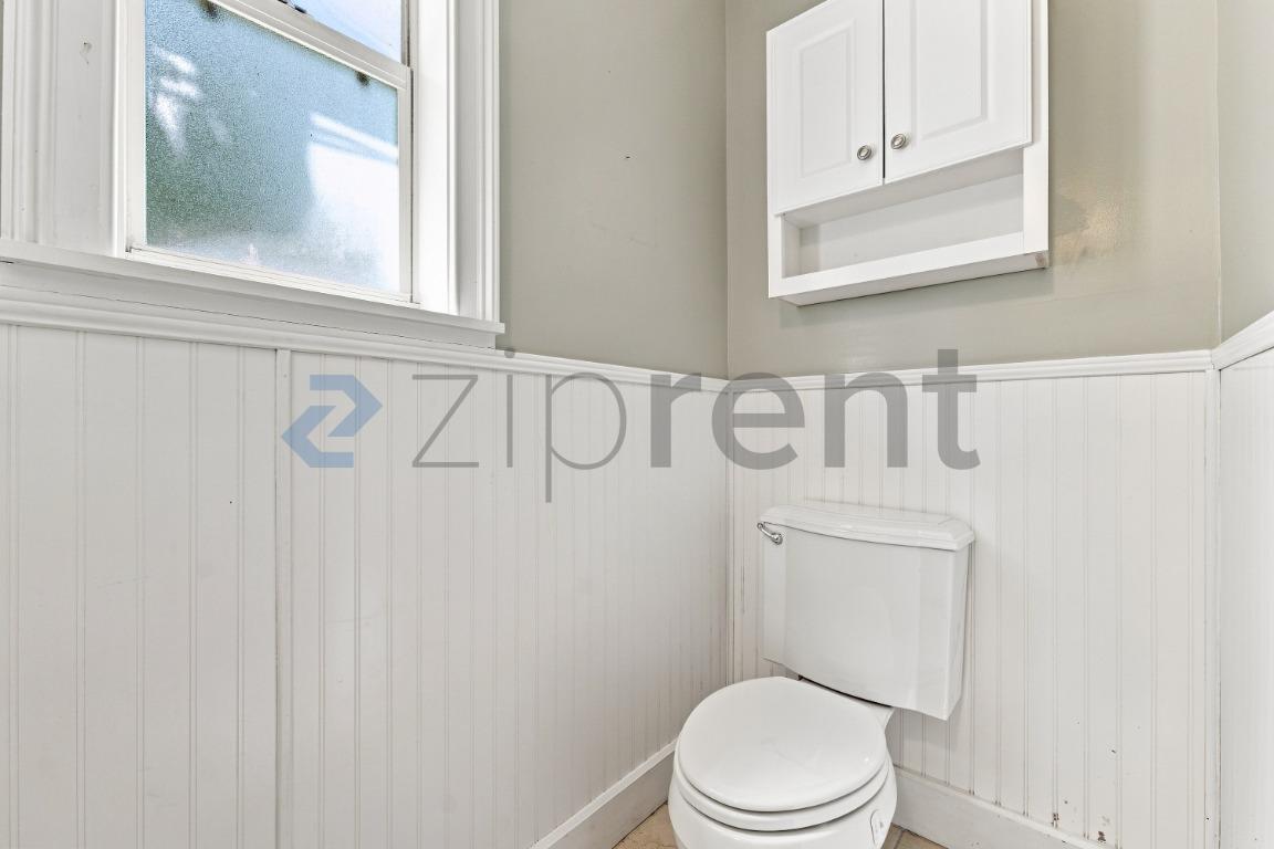 Building Photo - Unit