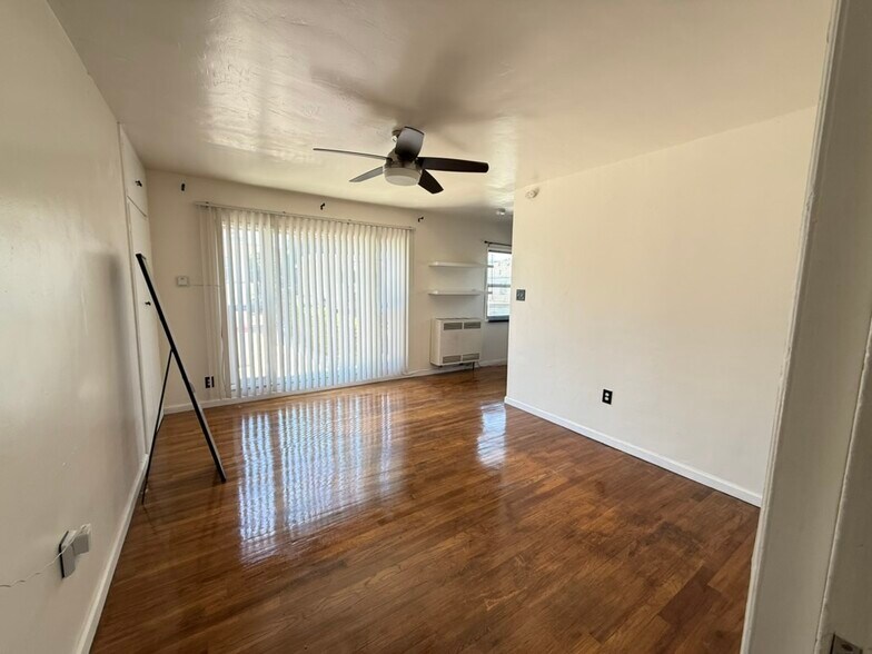 Building Photo - 1327 N Orange Dr