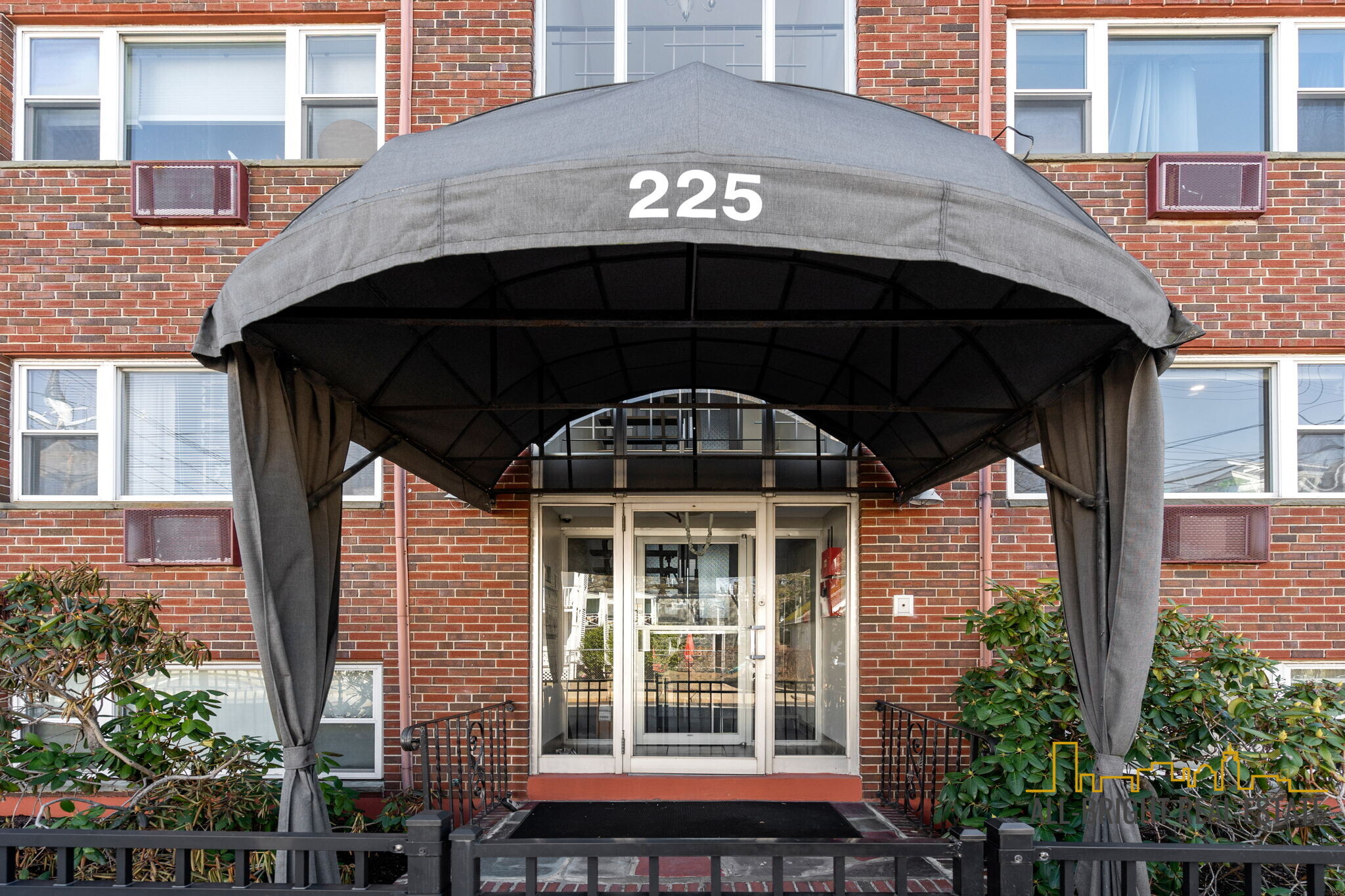Building Photo - 225 Baker St