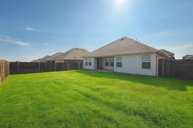 Building Photo - 612 Stampede Ln