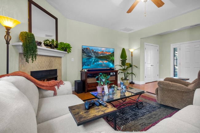 Building Photo - 112 Wild Oak Dr