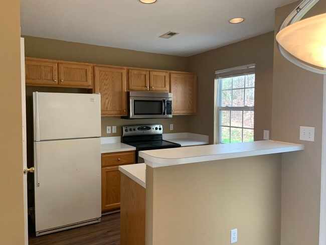 Building Photo - 2 bedroom townhome in Chelsea Commons