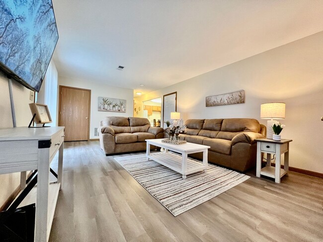 Building Photo - Lovely remodeled 2 bedroom in Middletown, ...