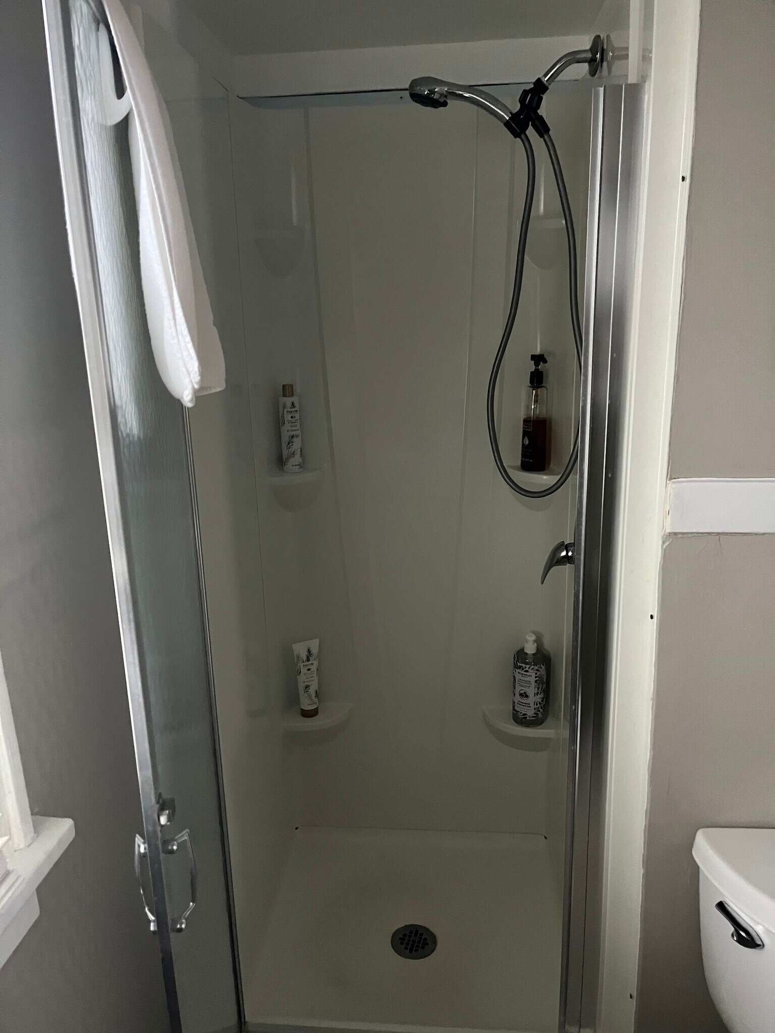 Stall shower - 719 W 2nd St