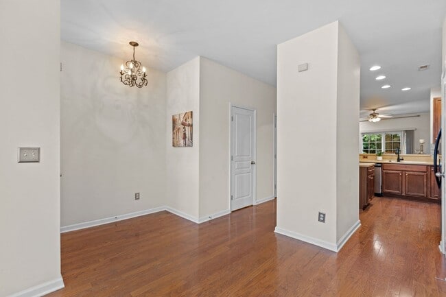Building Photo - Spacious 3 story Townhome-Close to Downtown Raleigh- Renaissance Park-Available Now!