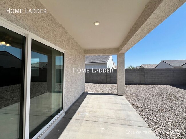 Building Photo - Modern 3-Bedroom, 2-Bath Home with Spaciou...