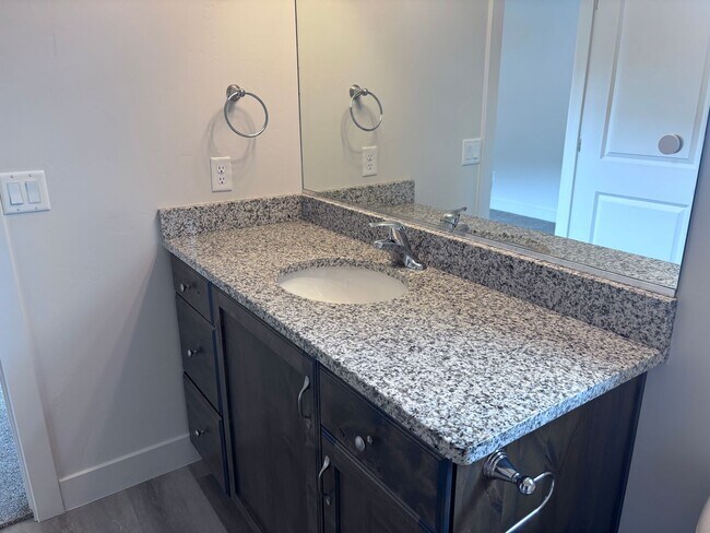 Building Photo - 3 bed / 2.5 bath / 2-car with washer/dryer/fridge 2019 built END UNIT!