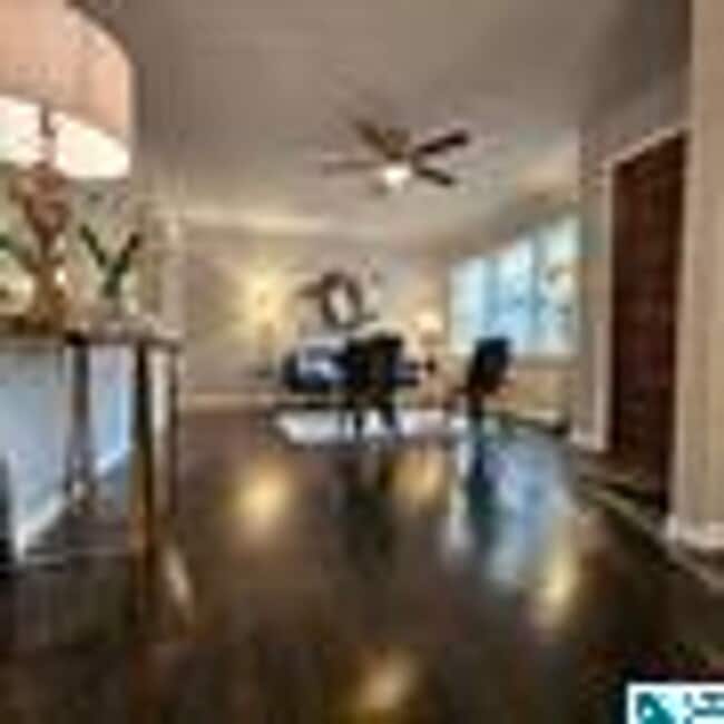 Building Photo - Charming 4 Bedroom, 1 Bathroom house
