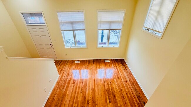 Building Photo - 356 W 31st St