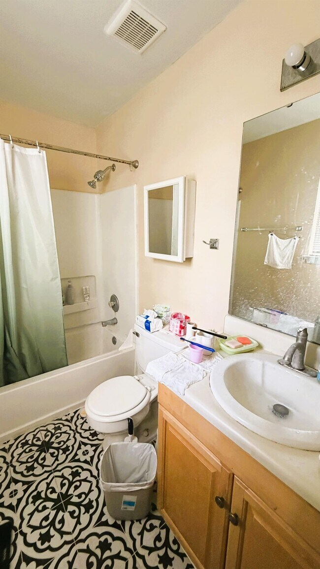 Building Photo - 2173 Timberwood Cir S