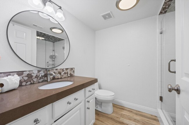 Building Photo - Beautiful 3-Bedroom, 3-Bath Home in Riverl...