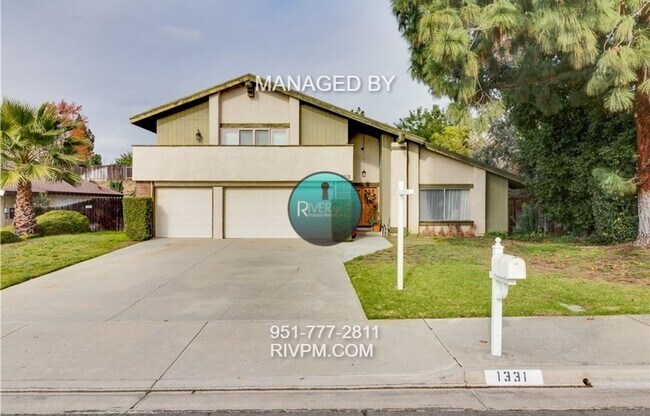 Building Photo - Spacious 4-Bedroom, 3-Bath Beauty – Move-I...