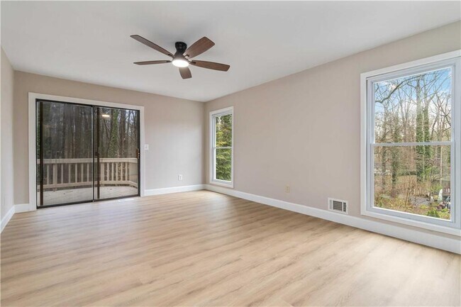 Building Photo - 3230 Cedar Bluff Dr NE