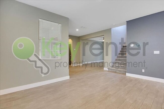 Building Photo - 461 Anjou Cir