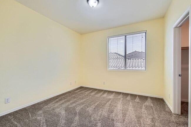 Building Photo - Beautiful 3 bedroom in Tuscany  community