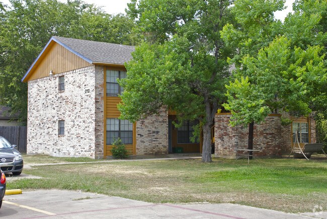 Building Photo - 210 Renfro St