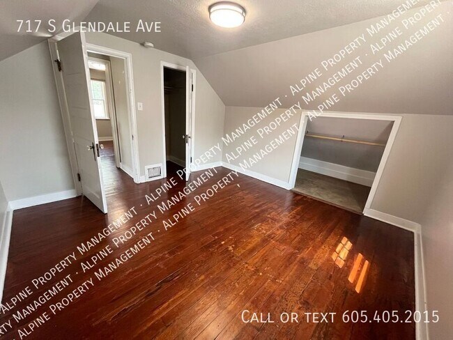 Building Photo - 717 S Glendale Ave