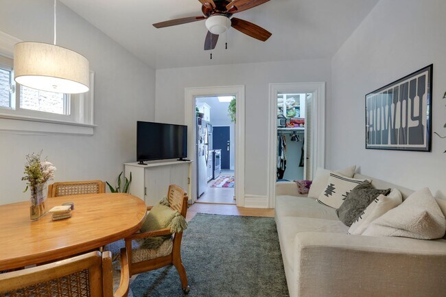 Building Photo - 1136 N Washington St