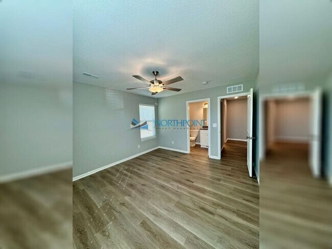 Building Photo - 905 Pampas St