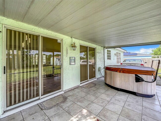 Building Photo - 2887 SW Ann Arbor Rd