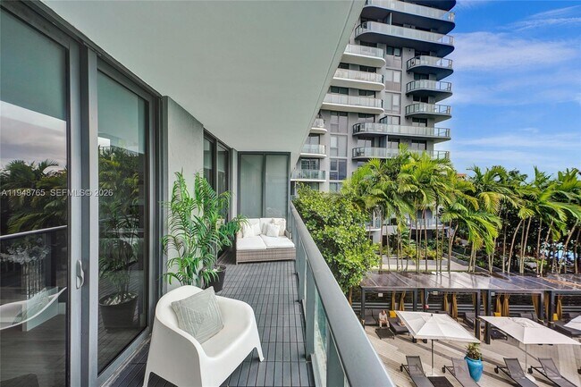 Building Photo - 121 NE 34th St