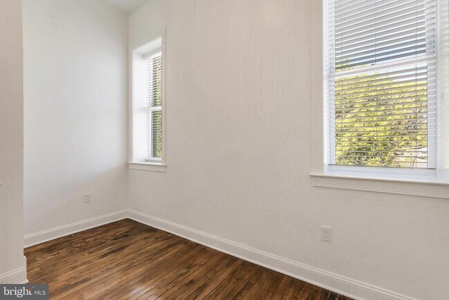 Building Photo - 1758 Park Ave