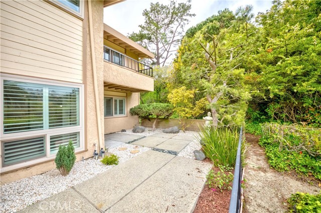 Building Photo - 14 Peartree Ln