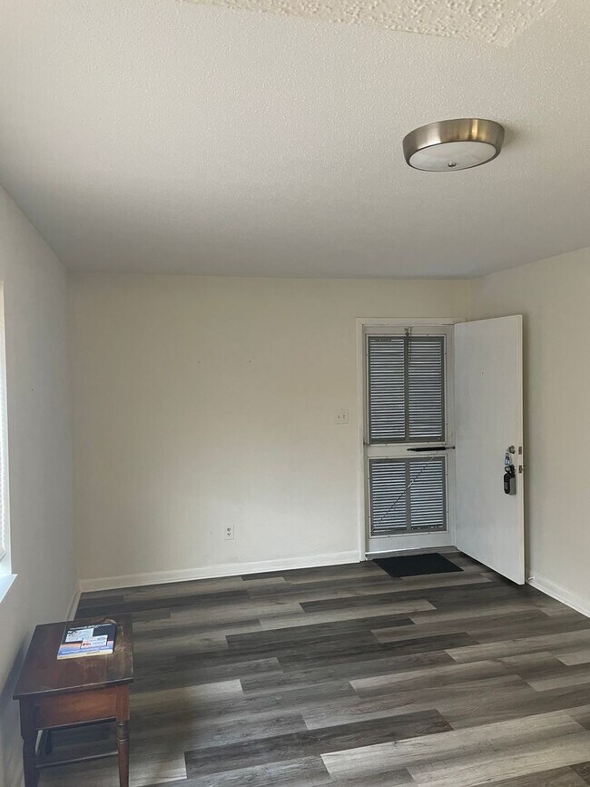 Building Photo - 10170 Beach Dr SW