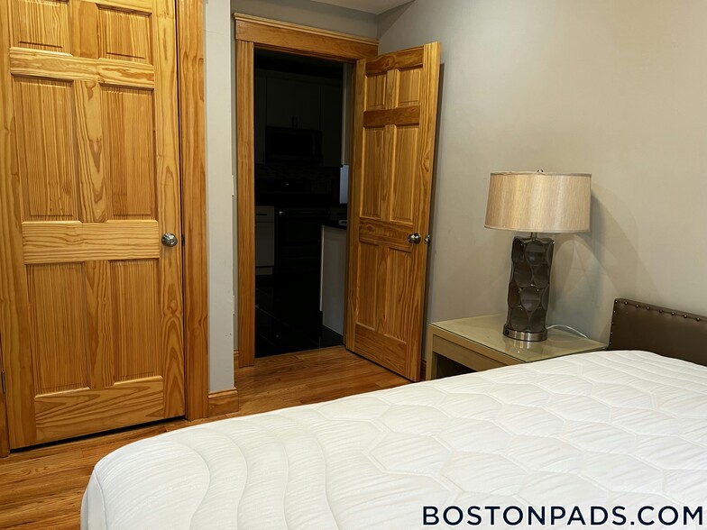 Building Photo - 152 Winchester St